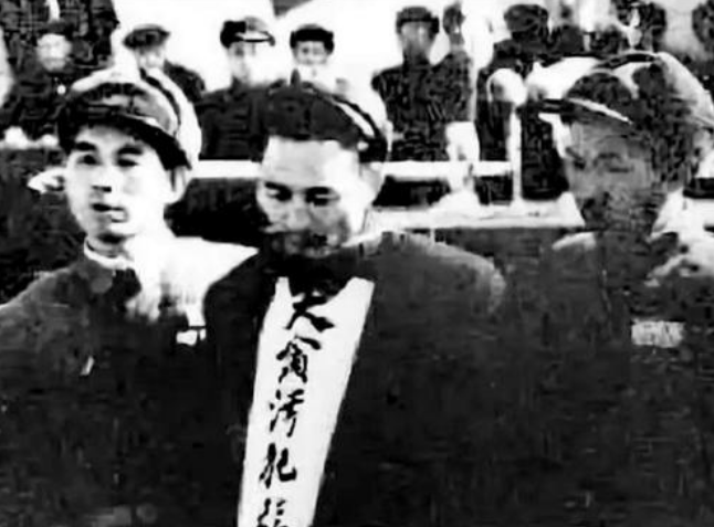 毛主席视察沈阳后大怒，亲令调查，42人被判死刑，上万贪官入狱