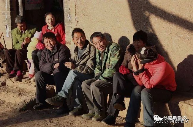 祖坟被侵占,老教师回老家解决问题,出钱出力还惹了一肚子气