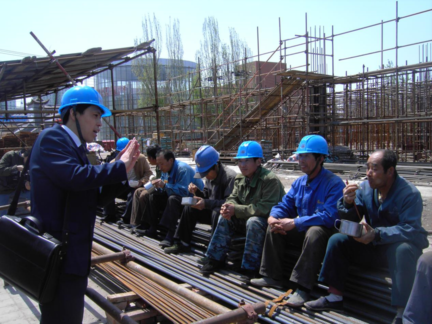 我,生于农民家庭,做了17年公益律师,专为农民工打官司