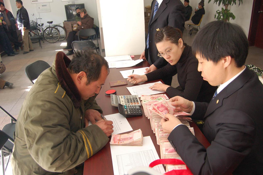 我,生于农民家庭,做了17年公益律师,专为农民工打官司