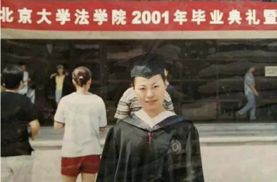 湖南寒门才女写《卖米》感动中国,病逝后北大追悼,葬于八宝山